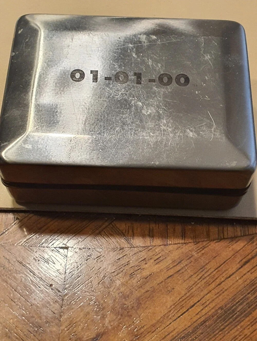 10/$20 Y2K Silver/Black Watch Case w/Pillow